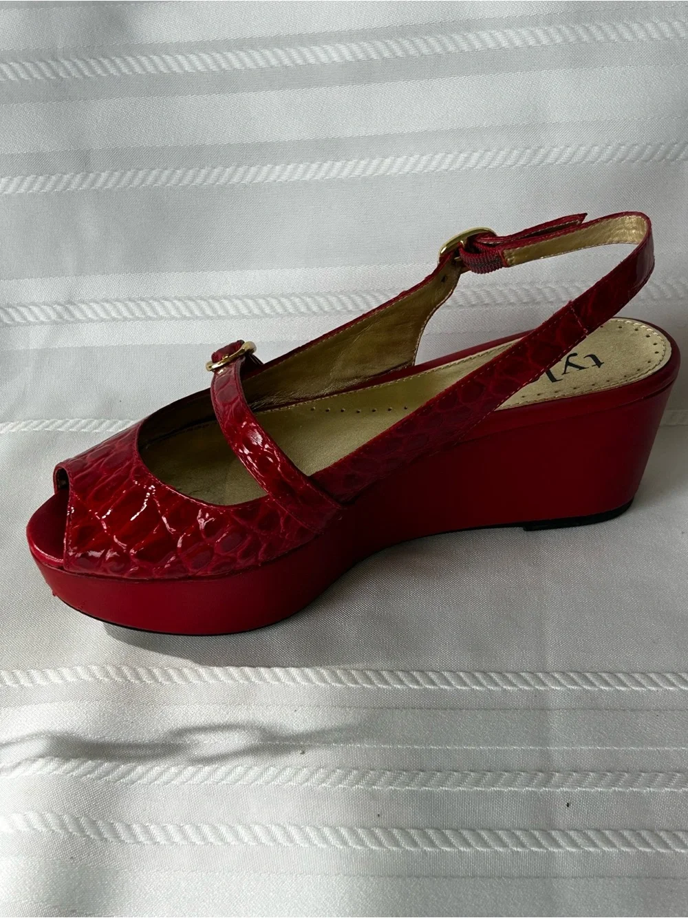 Richard Tyler Womens 7 Red Alligator Platform Wedge Sandal Slingback Gold Buckle